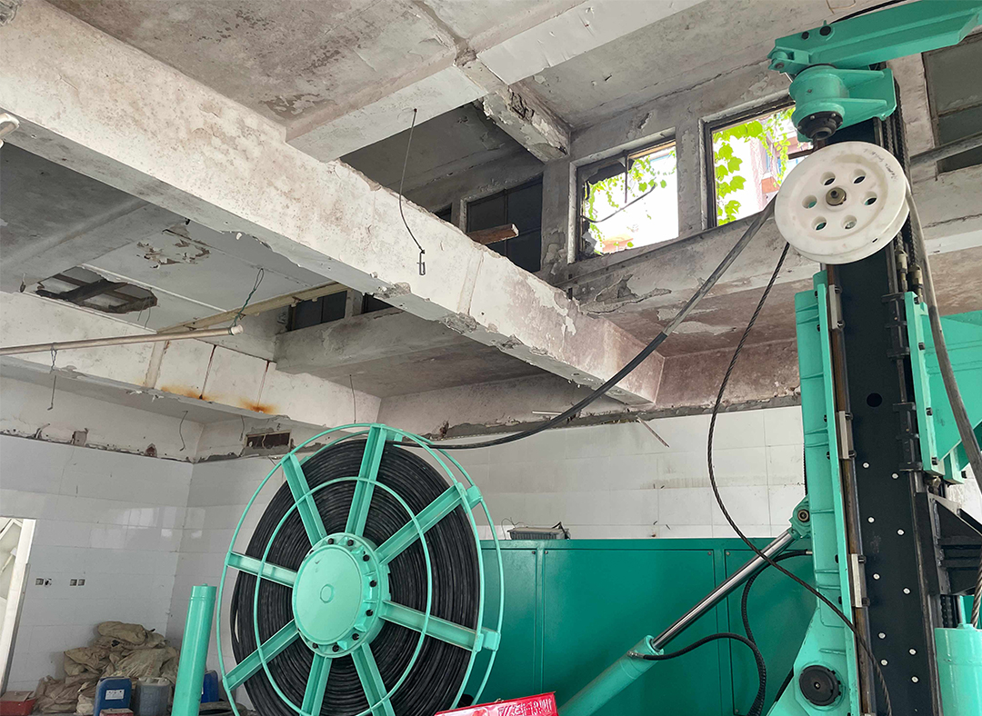 Low headroom pile drill-6